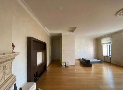 Анонс квартиры Квартира 131,6 м², 4 эт.+мансарда, центр Москвы, ул. Большая Бронная, 27/4


 фото 5